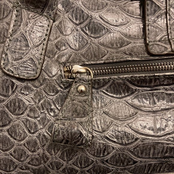Guess Gray Crocodile Handbag Silver Hardware. Snap and zipped closure, several i - Picture 4 of 8